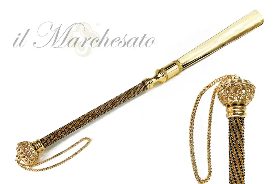 Hot Il Marchesato Calzascarpe di lusso tempestato di migliaia di cristalli Neri