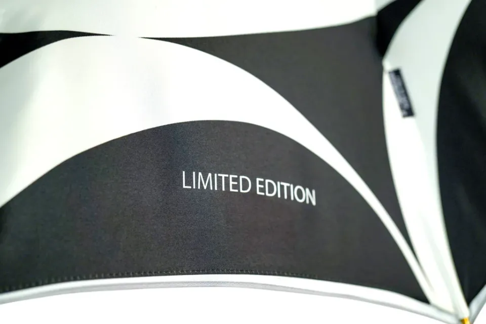 New Il Marchesato Elegant Umbrella with Gold-Plated Lion Handle – Limited Edition