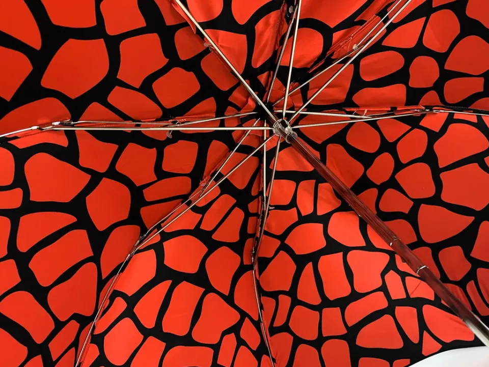 Outlet Il Marchesato Ombrello fatto a mano con Sfera decorata con cristalli rossi
